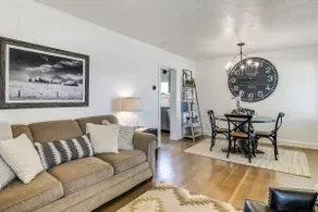 Cozy Farmhouse-Style Cottage by Mighty 5 Ntl Parks - Image 4