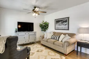 Cozy Farmhouse-Style Cottage by Mighty 5 Ntl Parks - Image 3