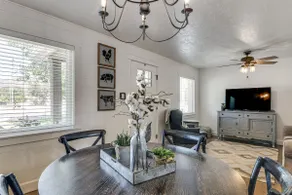 Cozy Farmhouse-Style Cottage by Mighty 5 Ntl Parks - Image 5