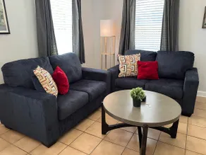 C6 Close to beaches, downtown, history, parking! - Image 5