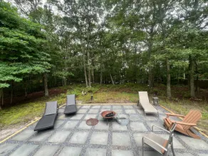 Beautiful 4 Bedroom East Hampton Home in NW Woods - Image 2