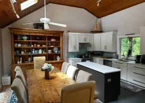 Beautiful 4 Bedroom East Hampton Home in NW Woods - Image 5