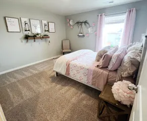 Newer Build with 4 bedrooms and large backyard! - Image 3