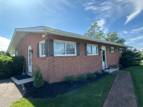 Town and Country Cottage - Image 2