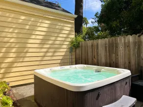 Yellow House w/ Hot Tub~ Walk to Oxbow & Downtown! - Image 3