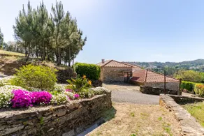 A Retreat with a Natural Pool Bathed by the Douro River - Image 3
