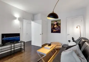 LiV MTL Av-1277 | Spacious 3BR Rooftop • Sleeps 10 - Image 2