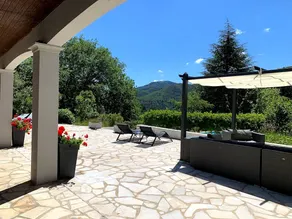 Retreat Villa with heated pool & mountain views - Image 3