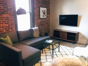 LOCATION!! Historic Loft 1 Block to Broadway! 405 - Image 2