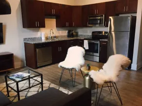 LOCATION!! Historic Loft 1 Block to Broadway! 405 - Image 3