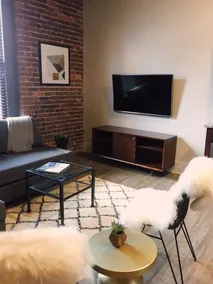 LOCATION!! Historic Loft 1 Block to Broadway! 405 - Image 4