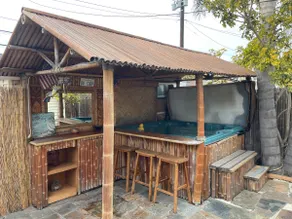 Classic Beach Bungalow- Walk to beach & Main Stree - Image 5