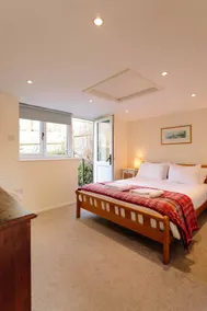 Farmhouse Cottage - Image 4