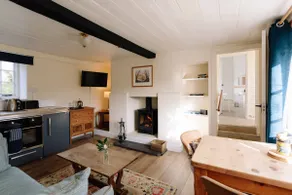 Farmhouse Cottage - Image 3