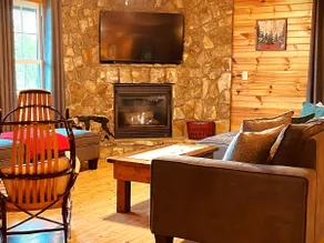 Stunning Mountain Views in Luxurious Log Home! - Image 2