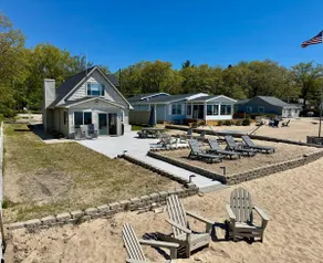 Contemporary Lake Front Home With Private Beach! - Image 3