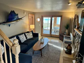 Contemporary Lake Front Home With Private Beach! - Image 4