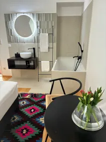 Spacious apartment in historic building - Image 5