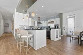 The Shaker - Huge Luxury Loft with City Views! - Image 2