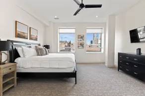 The Shaker - Huge Luxury Loft with City Views! - Image 5