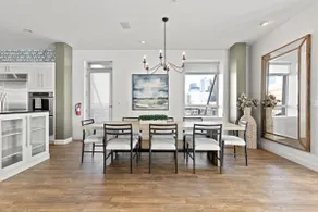 The Shaker - Huge Luxury Loft with City Views! - Image 3