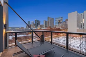 The Shaker - Huge Luxury Loft with City Views! - Image 4