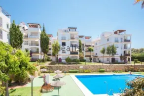 Sunny apartment with pool and sunset view - Image 5
