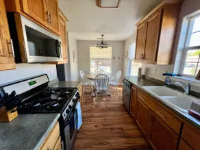 *Modern Getaway* w/deck, near Bethel & I5, +extras - Image 4