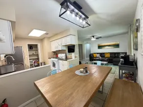Cozy duplex home, The Woodlands - Image 4