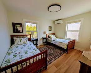 Cozy Garden Cottage - Image 5