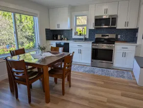 Cozy Garden Cottage - Image 3
