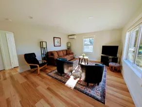 Cozy Garden Cottage - Image 2
