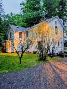 COZY GUESTHOUSE MINUTES AWAY FROM HIKING! - Image 2