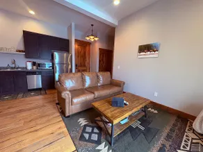 Wonderland Lodge Electric Peak Suite - Image 3