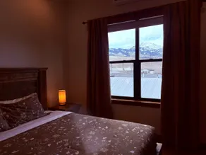 Wonderland Lodge Electric Peak Suite - Image 2