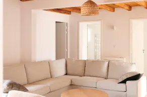 Rummelig havnefront villa i isolella med privat strand og ponton - Image 4