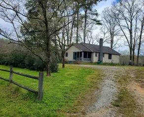 Palm Lake Cottage: 5-Star Country Comfort - Image 2