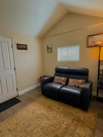 Redwood Riverfront Getaway - Image 5