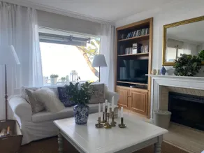 Beachfront Hamptons‑style villa w sauna & HotTub - Image 3