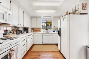 Coastal Country Cottage | Beach & Downtown - Image 5
