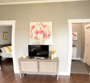 Modern Rose Garden Home - Image 5
