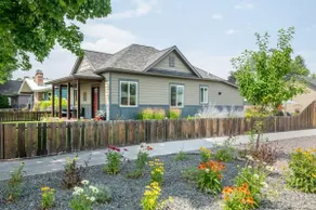 The 1400 House - Amazing Porch, Patio & Gardens - Image 2