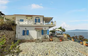 2 Bedroom Lovely Home In Kalamata - Image 2