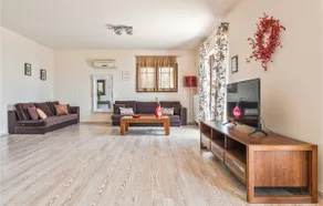Stunning Home In Kokari - Image 2