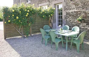 Gorgeous Apartment In Roz-Landrieux With Wifi - Image 4