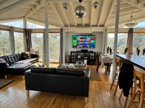 Luxury 4BR Home: Bay Views, Heated Pool & Spa, AC - Image 4