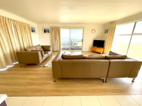 Bayview Beach House Apartment No 1 - Image 3