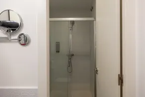Superior 4 Bedroom Apartment - B2,1,3,4,5 - Image 4