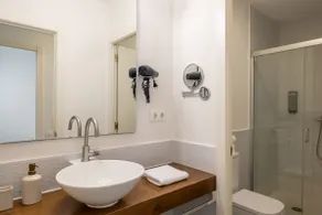 Superior 4 Bedroom Apartment - B2,1,3,4,5 - Image 3
