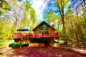 Stream Side Mountain Lodge & Hot Tub, i nærheden af ​​alt - Familie & Pet Friendly! - Image 5